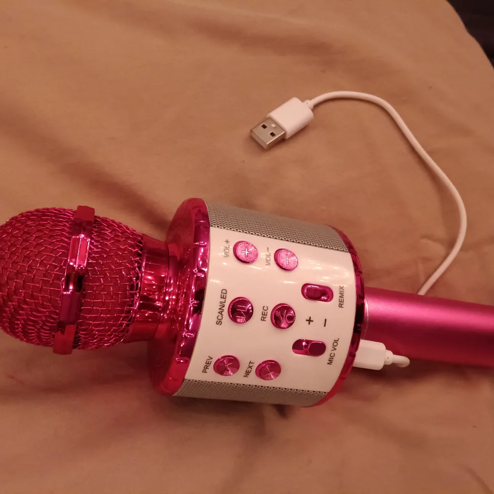 Wireless Karaoke Microphone - Pink
